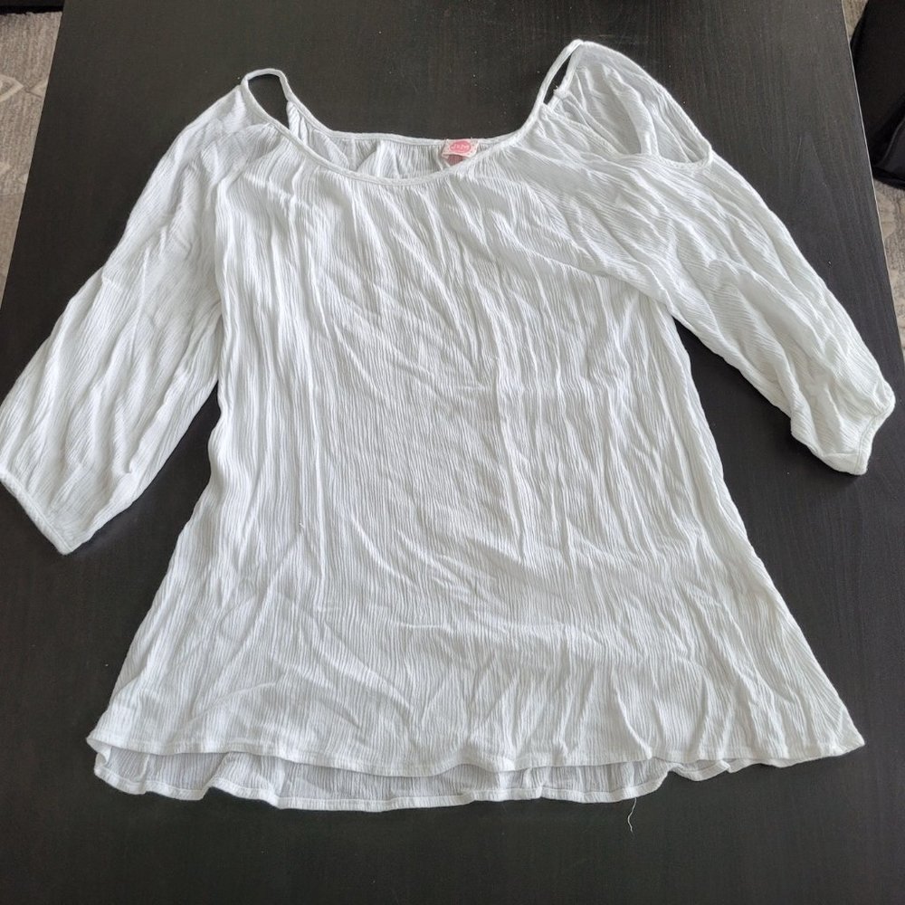 J&M women's white cold shoulder tunic